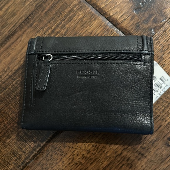 NWT Fossil black leather wallet - Picture 2 of 4
